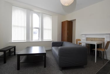 2 bed flat, 20 Woodland Terrace,, Greenbank, Plymouth, PL48NL - Image 1